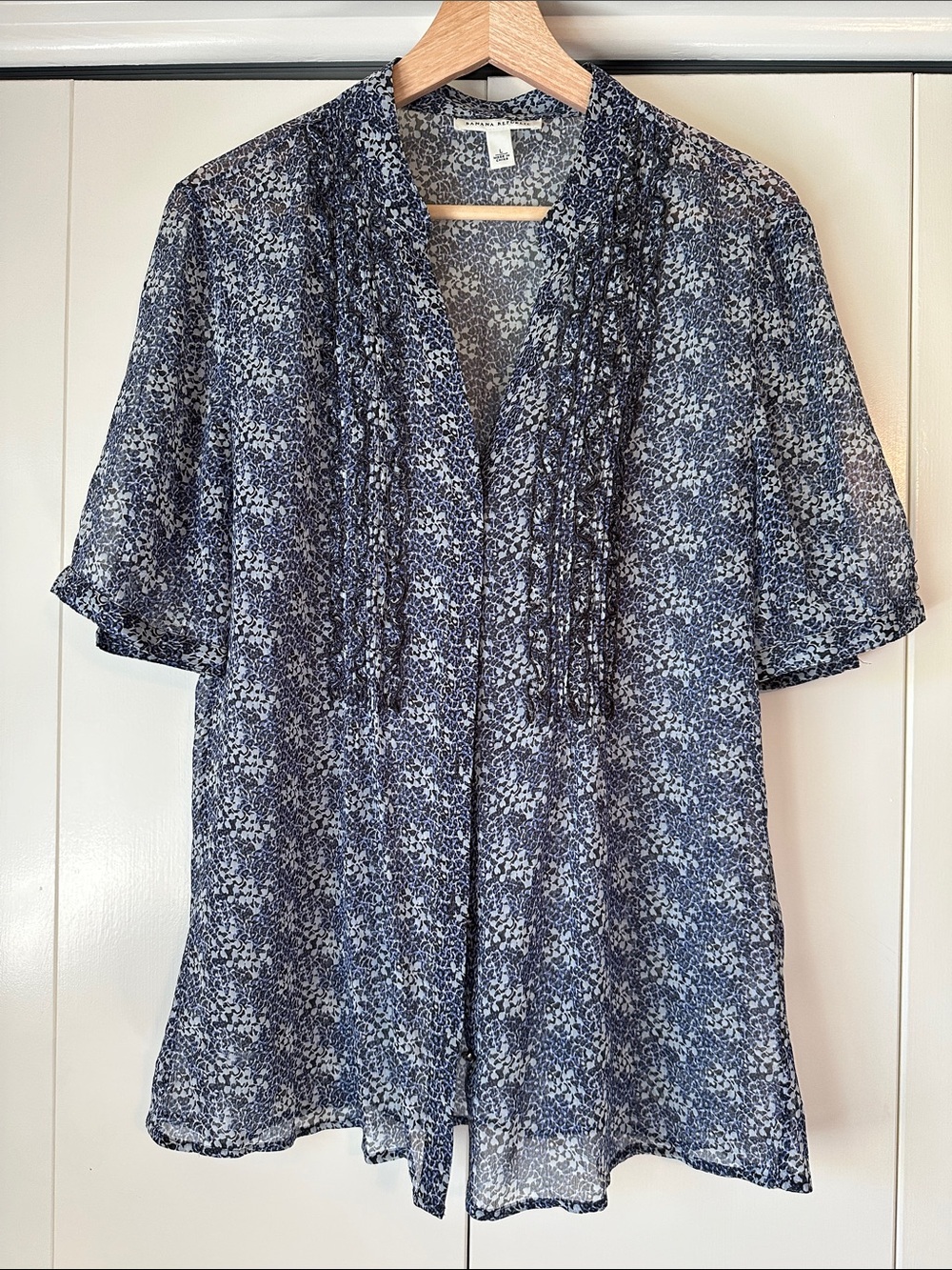 Banana Republic Women’s Navy Floral Blouse